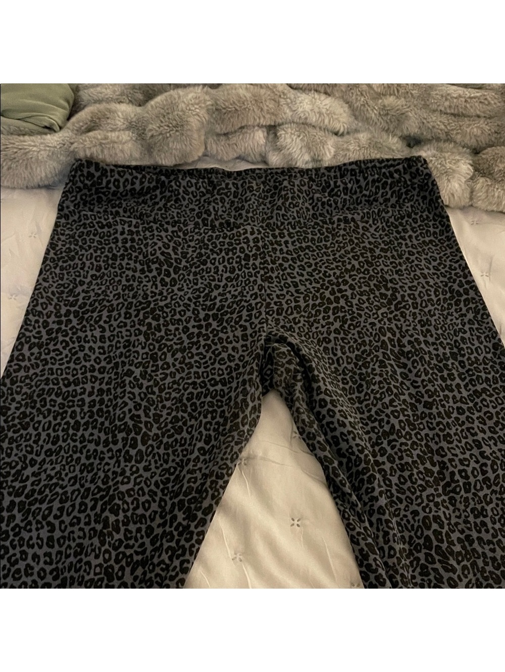 Time and Tru | L | Dark Leopard Print Leggings - Picture 2 of 7